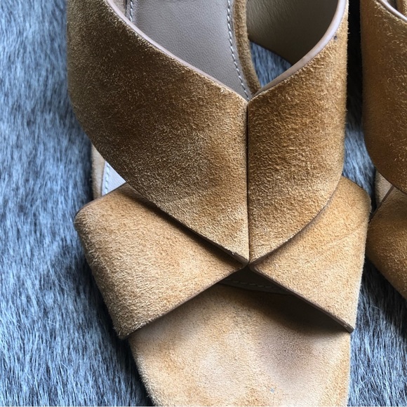 Charles David Testify kid suede in caramel color slip on sandal 2.5 heel size 7 - Picture 4 of 7